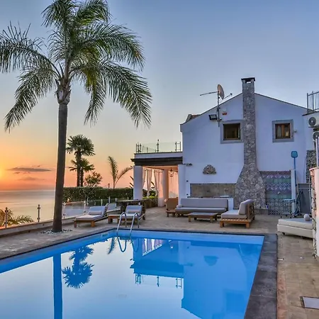 Luxury Taorum With Spectacular Sea Views In