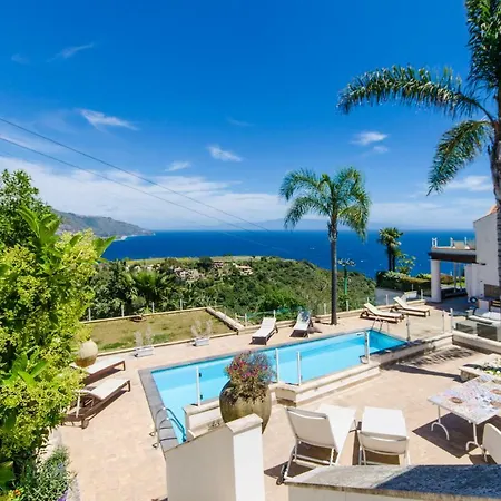 Luxury Taorum With Spectacular Sea Views In Villa Taormina
