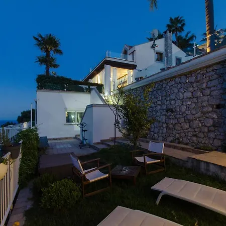 Luxury Taorum With Spectacular Sea Views In